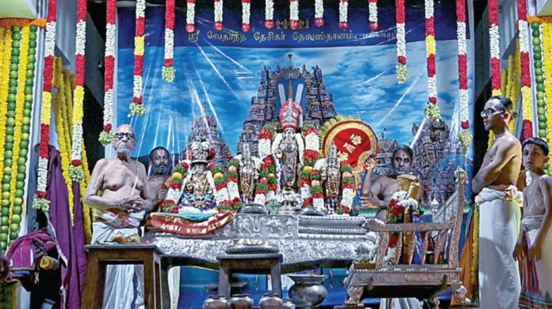 Read more about the article Palotsavam with 22 kinds of fruit for the Srinivasa Perumal at the Sri Vedanta Desikar Devasthanam in Mylapore. | Balotsavam with 22 types of fruits